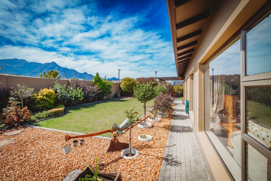 4 Bedroom Property for Sale in Earls Court Lifestyle Estate Western Cape